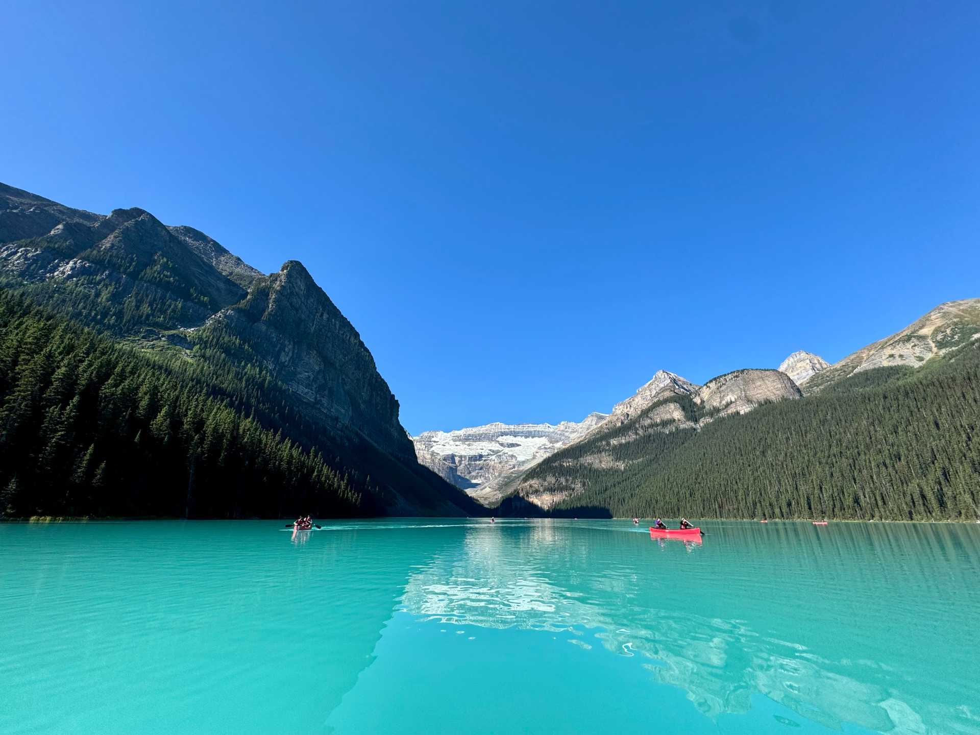 As Fairmont guests, we enjoyed priority access to canoe rentals, saving us from the long lines. It’s a great perk that lets you make the most of your time on the lake, especially during busy seasons.