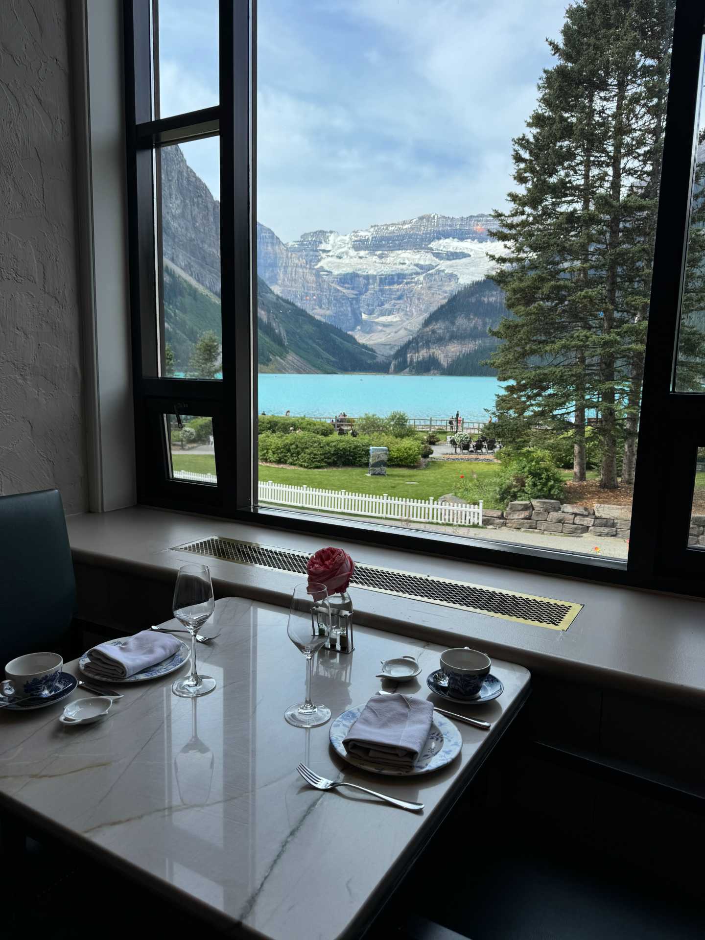 Afternoon tea with a view at The Fairview Bar offers an elegant experience paired with the stunning backdrop of Lake Louise. Make sure to reserve early for a prime window seat overlooking the lake.