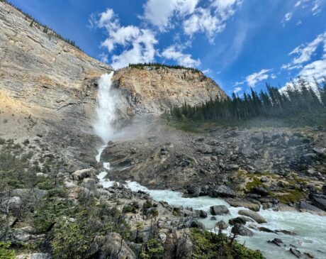 Takakkaw Falls in all its glory – one of the tallest waterfalls in Canada! Fun fact: 'Takakkaw' means 'magnificent' in Cree, and it lives up to its name! Be prepared to be wowed by the height and power of this natural wonder.