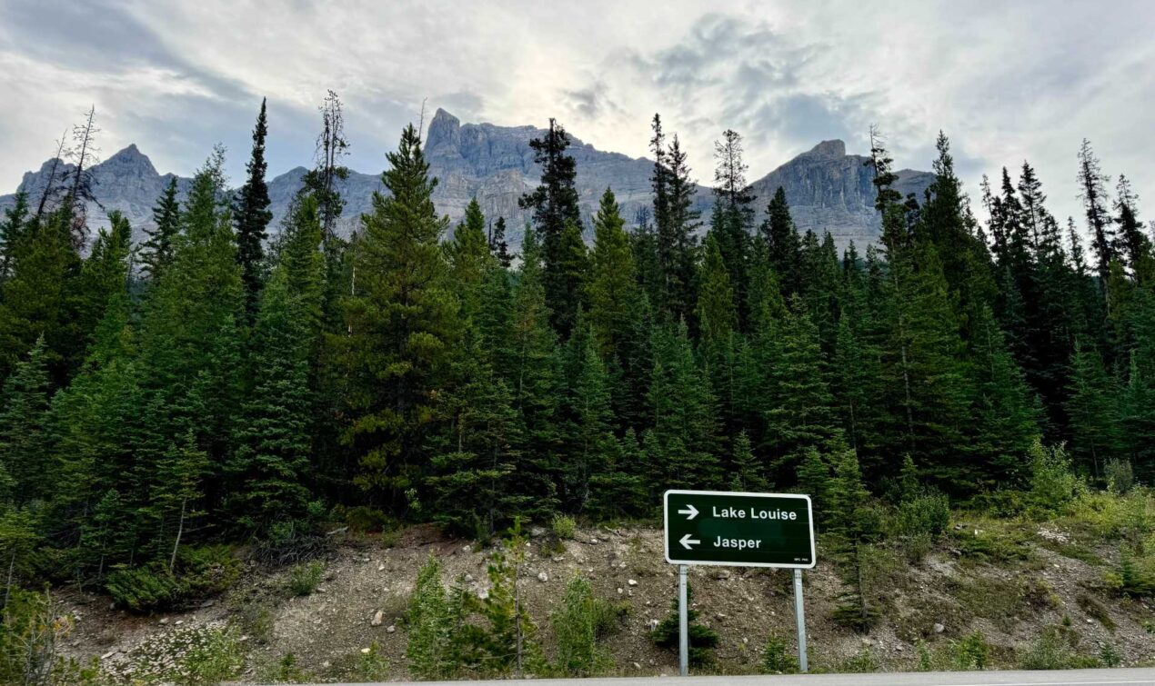 Being based around Lake Louise will position yourself closer to Jasper and Yoho National Parks for easy exploration.