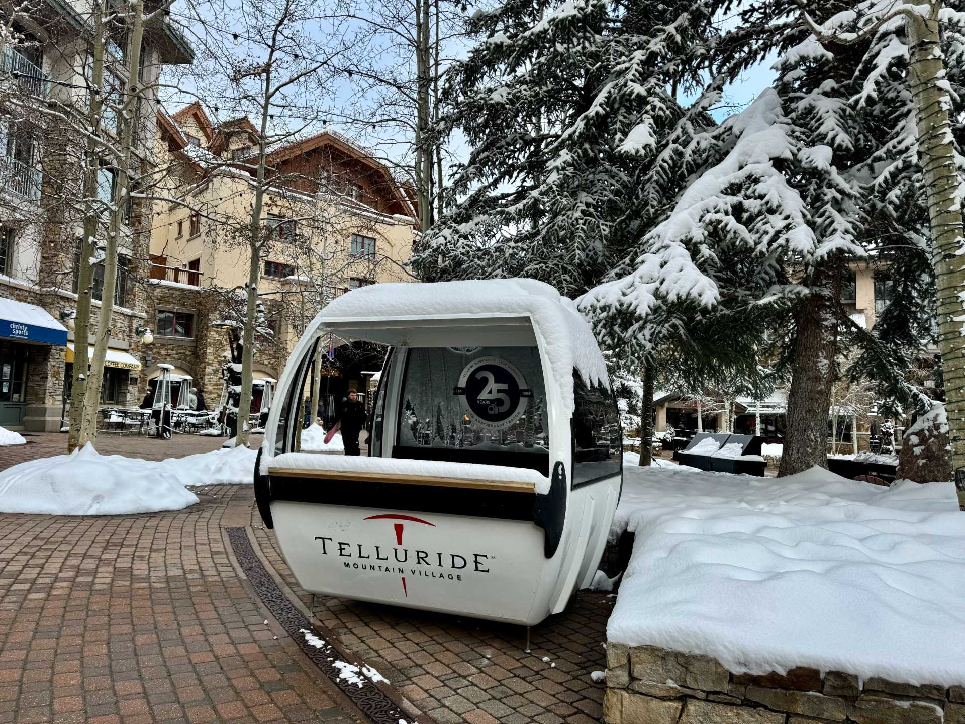 Mountain Village is small and less busy in the evenings when the ski and snowboard crowds clear out after the lifts close for the day. It has most of what you would need like lodging, restaurants and snow gear shops, but has less options in comparison to Telluride Village.