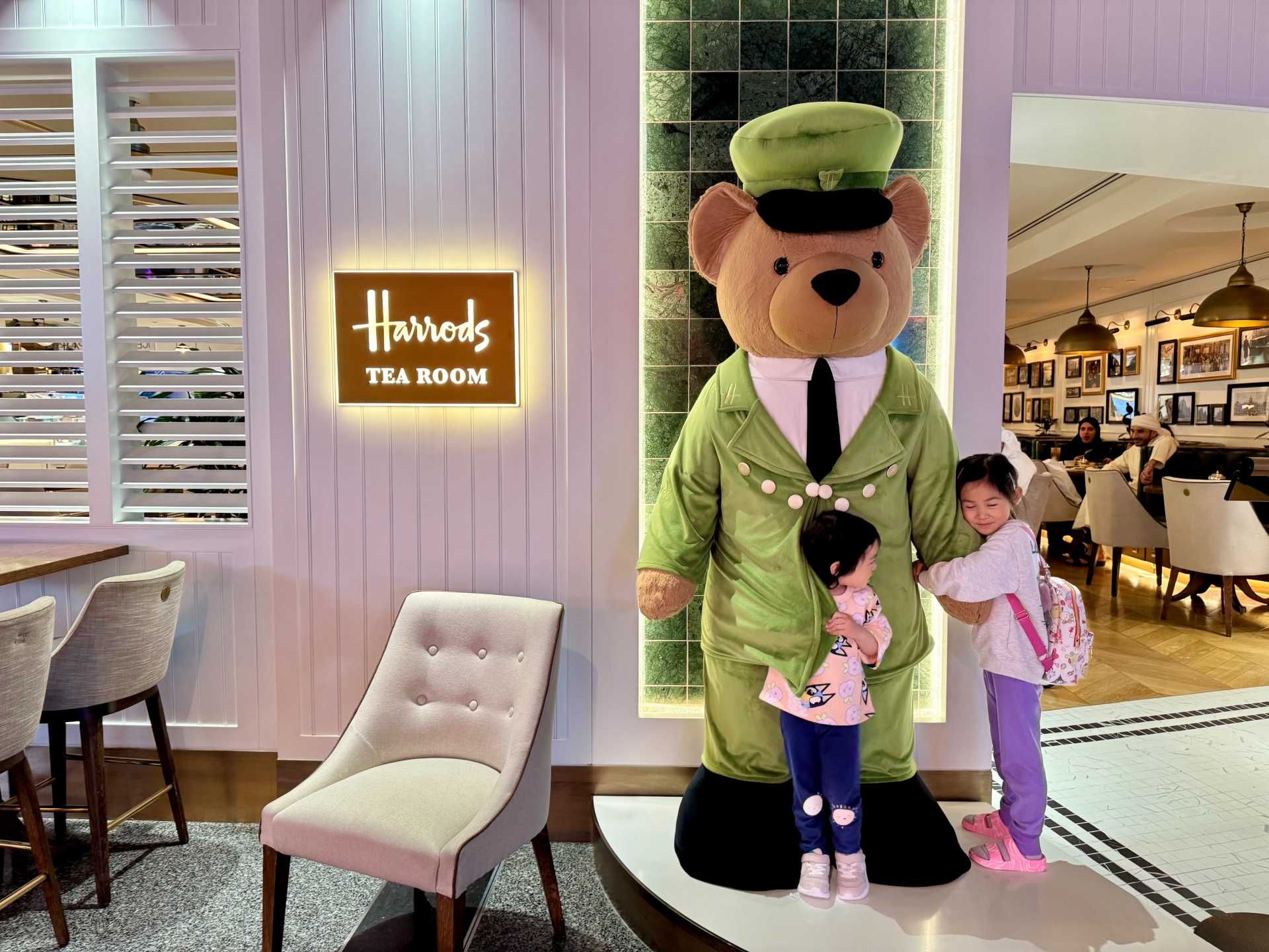 Harrods Tea Room at Hamad International Airport is the perfect spot to relax with a pastry or light snack in an elegant setting. And just steps away, Hamley’s Toy Store is a colorful escape for kids.