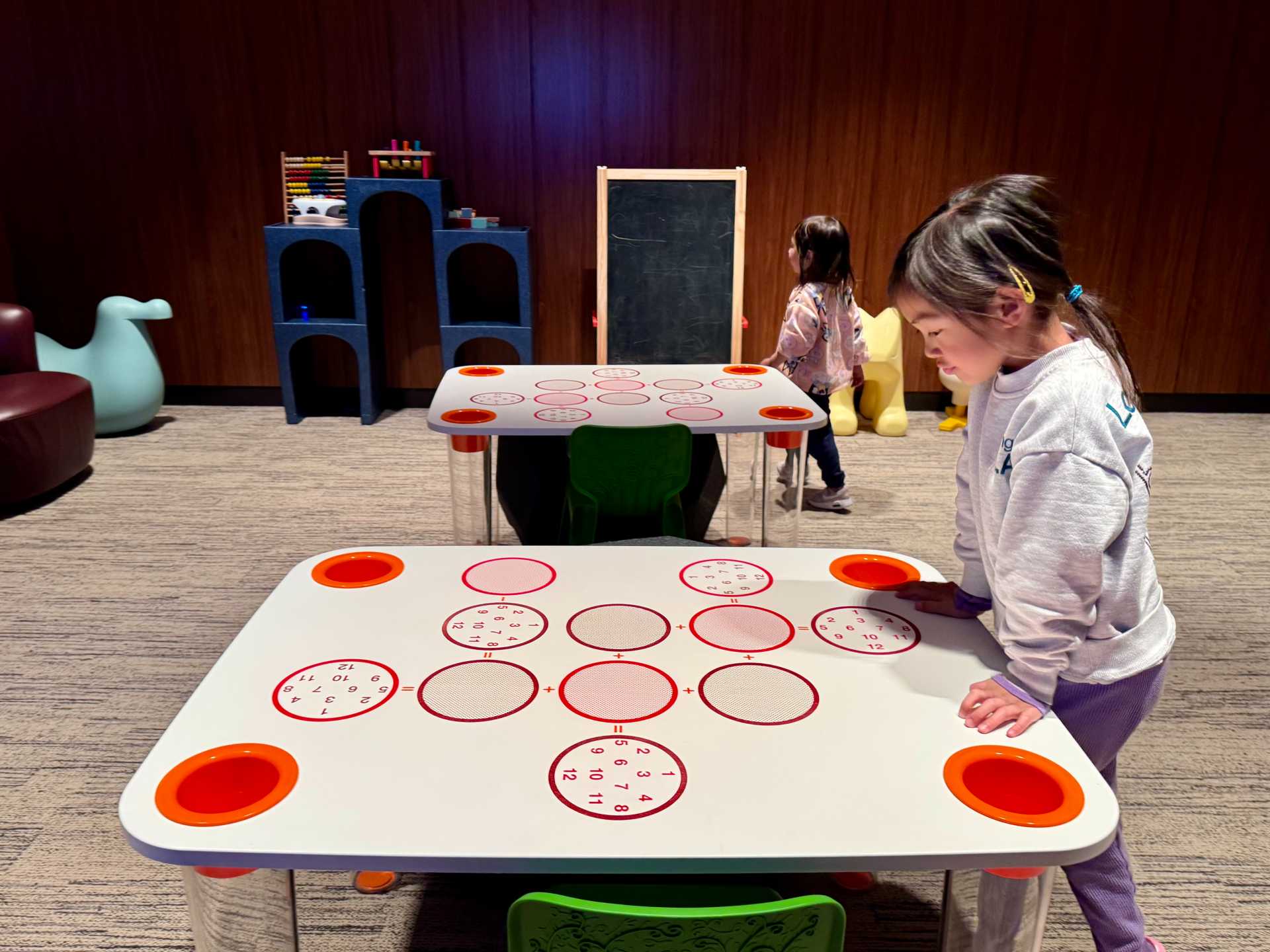 The Children’s Room at the Al Mourjan Garden Lounge in Doha’s Hamad International Airport offers a safe and enclosed play space ideal for toddlers. Featuring a variety of toys and activities, it’s a perfect spot for young travelers to burn off energy.