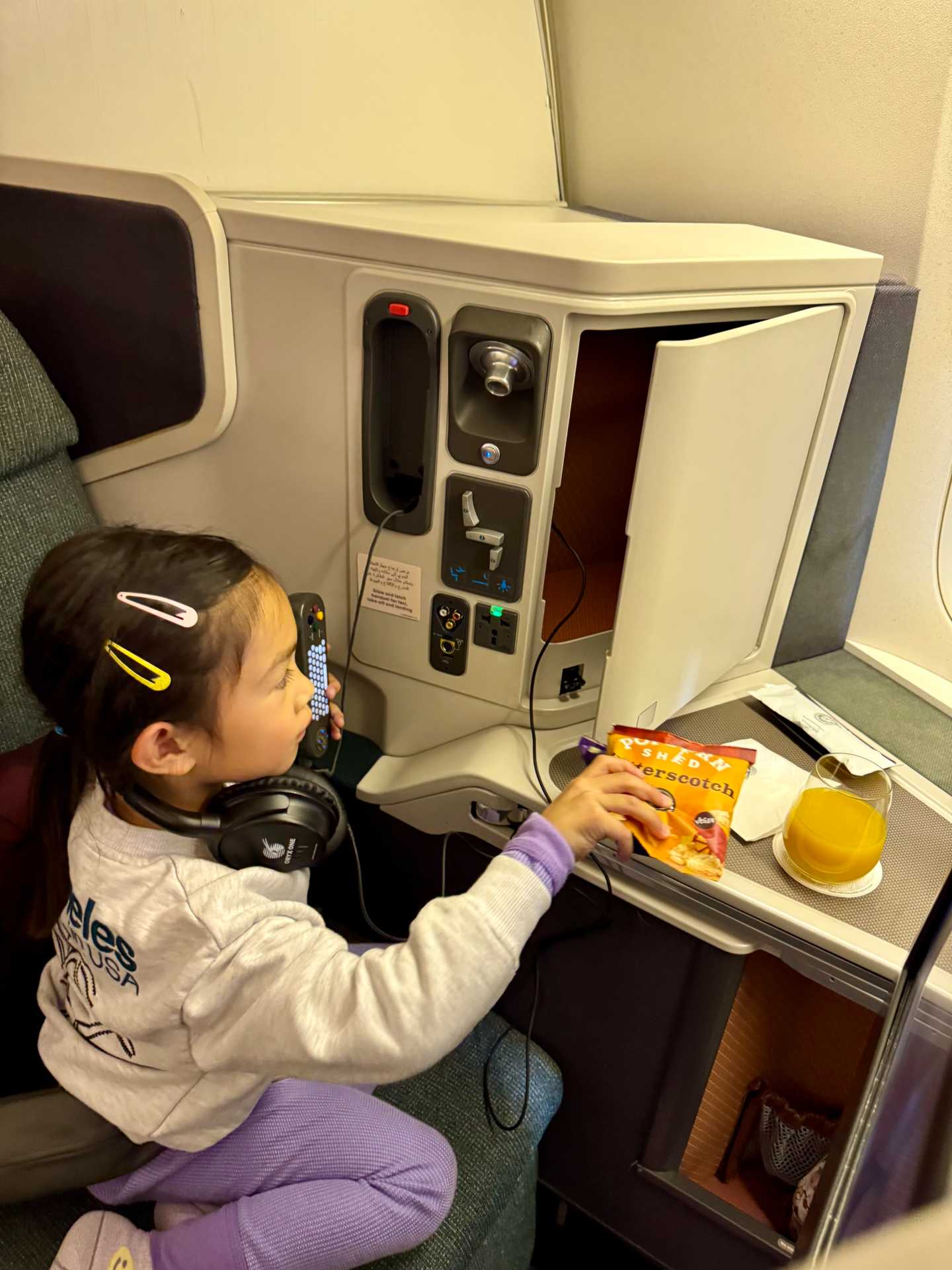 Our Qatar Airways Business Class flight from Doha to Malé featured a 1-2-1 seat configuration, offering great privacy—but not ideal when flying with young kids. Since we booked the Business Light fare, we couldn’t select seats until check-in opened 24 hours before the flight-2
